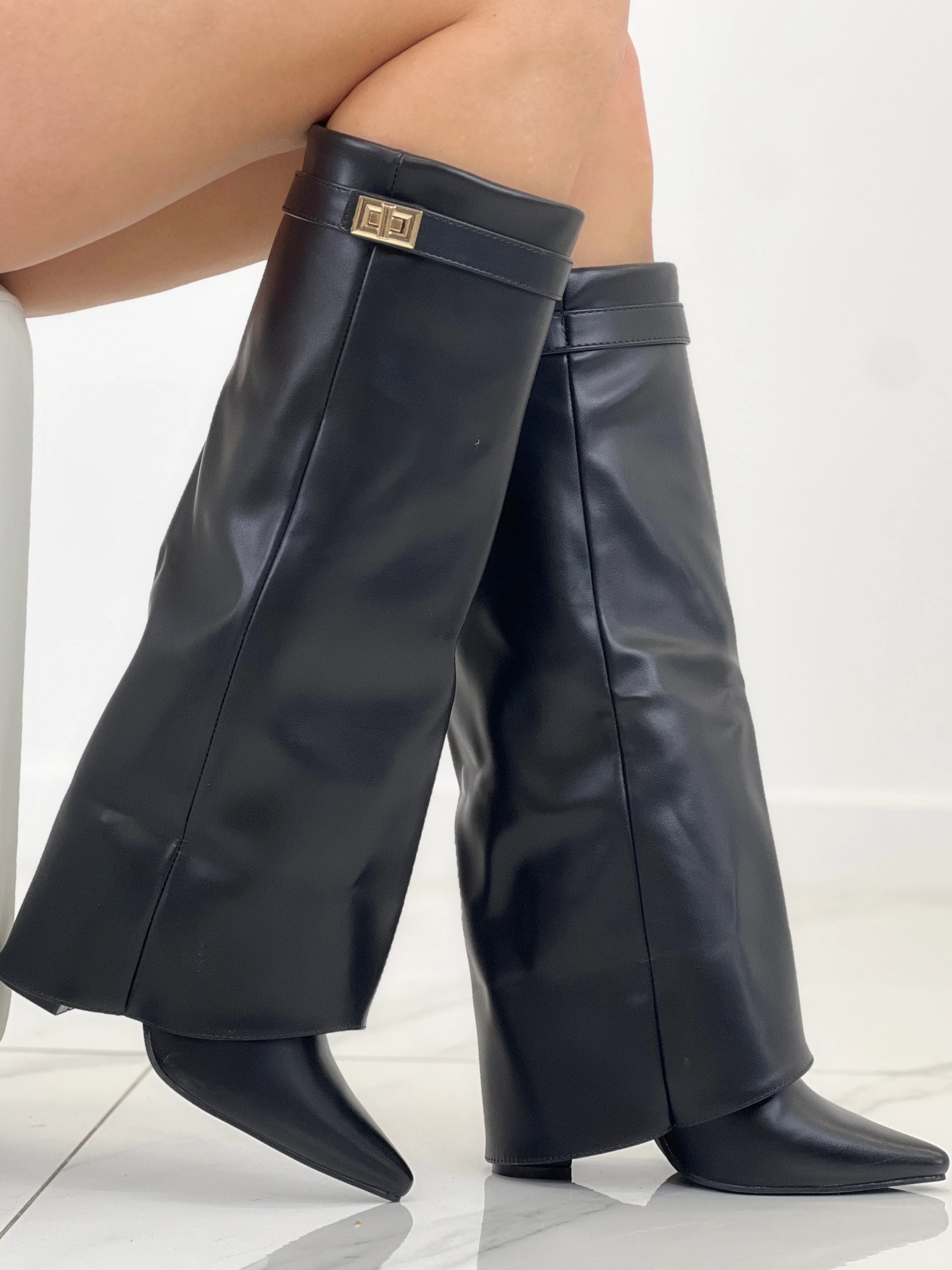 HEELED GAITER BOOTS (BLACK)